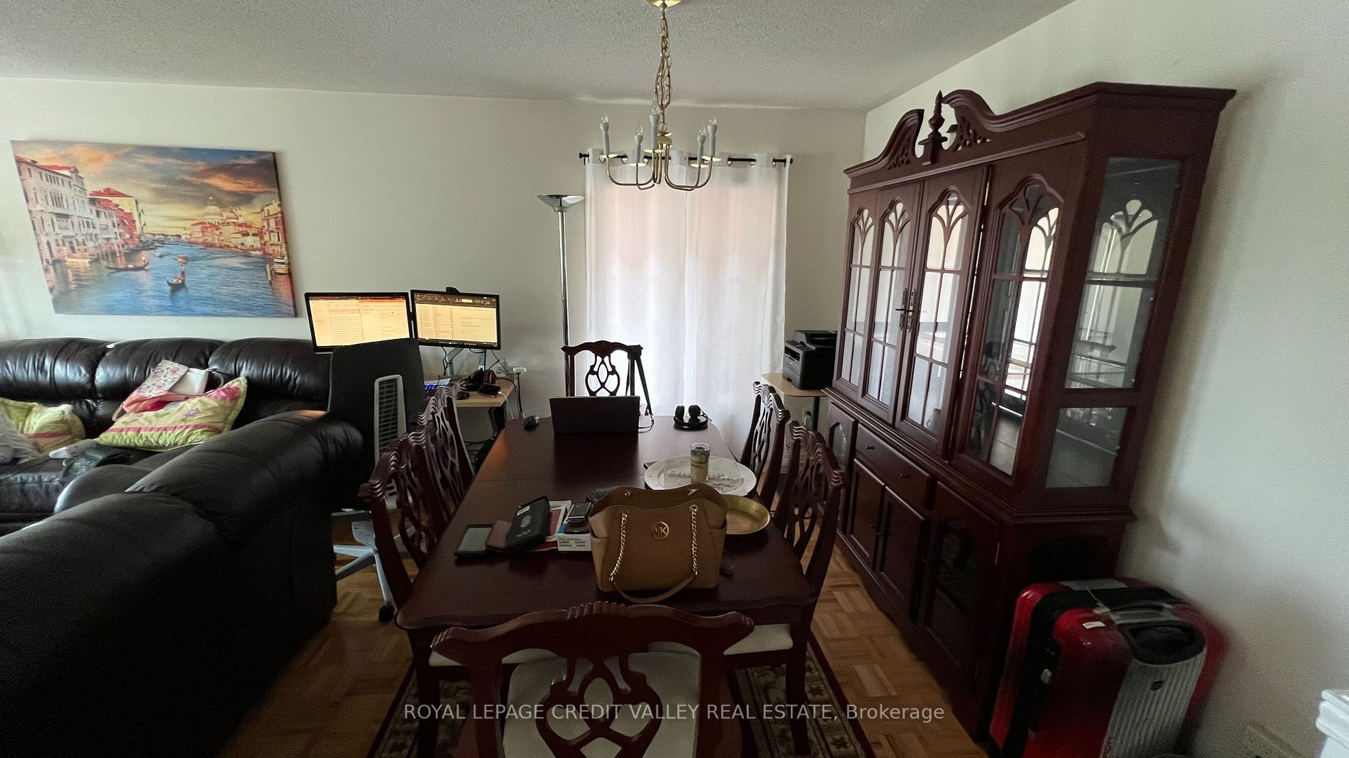 44 Australia Dr