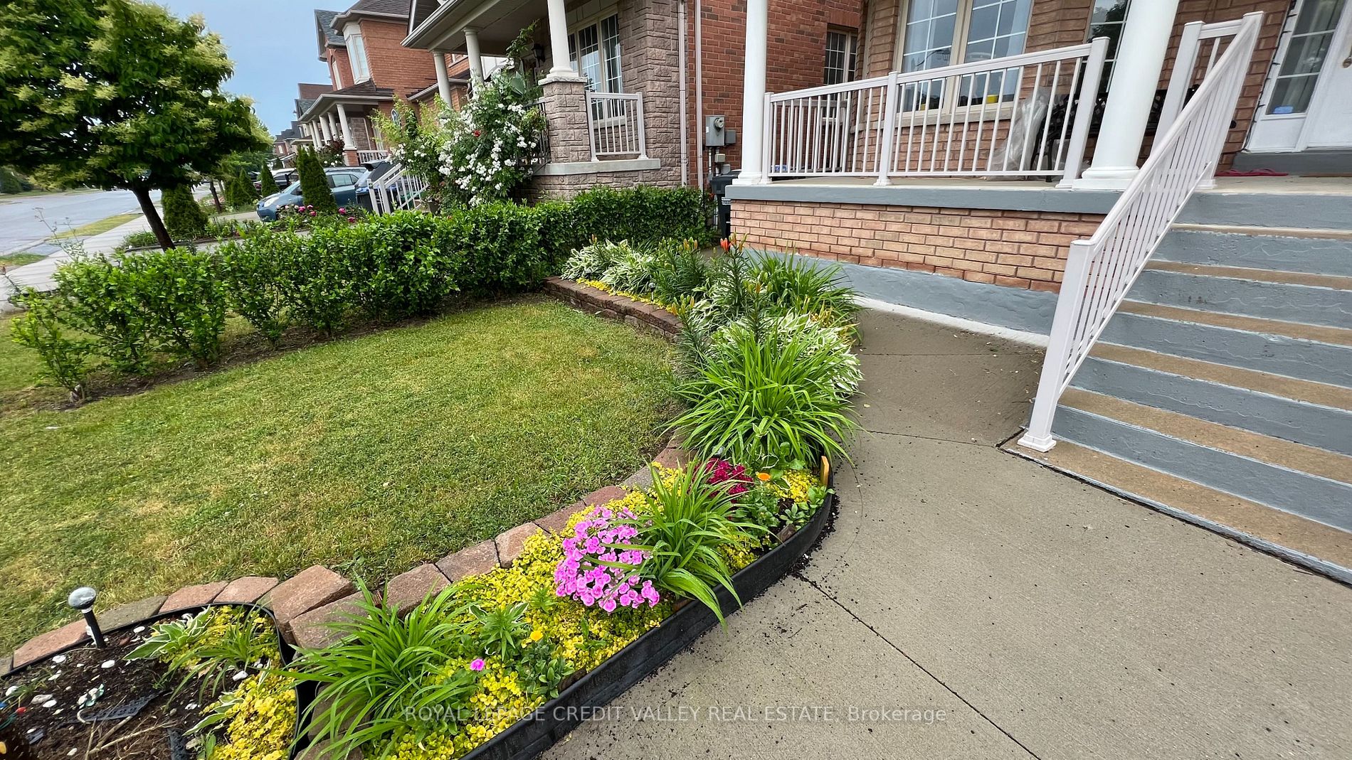 44 Australia Dr