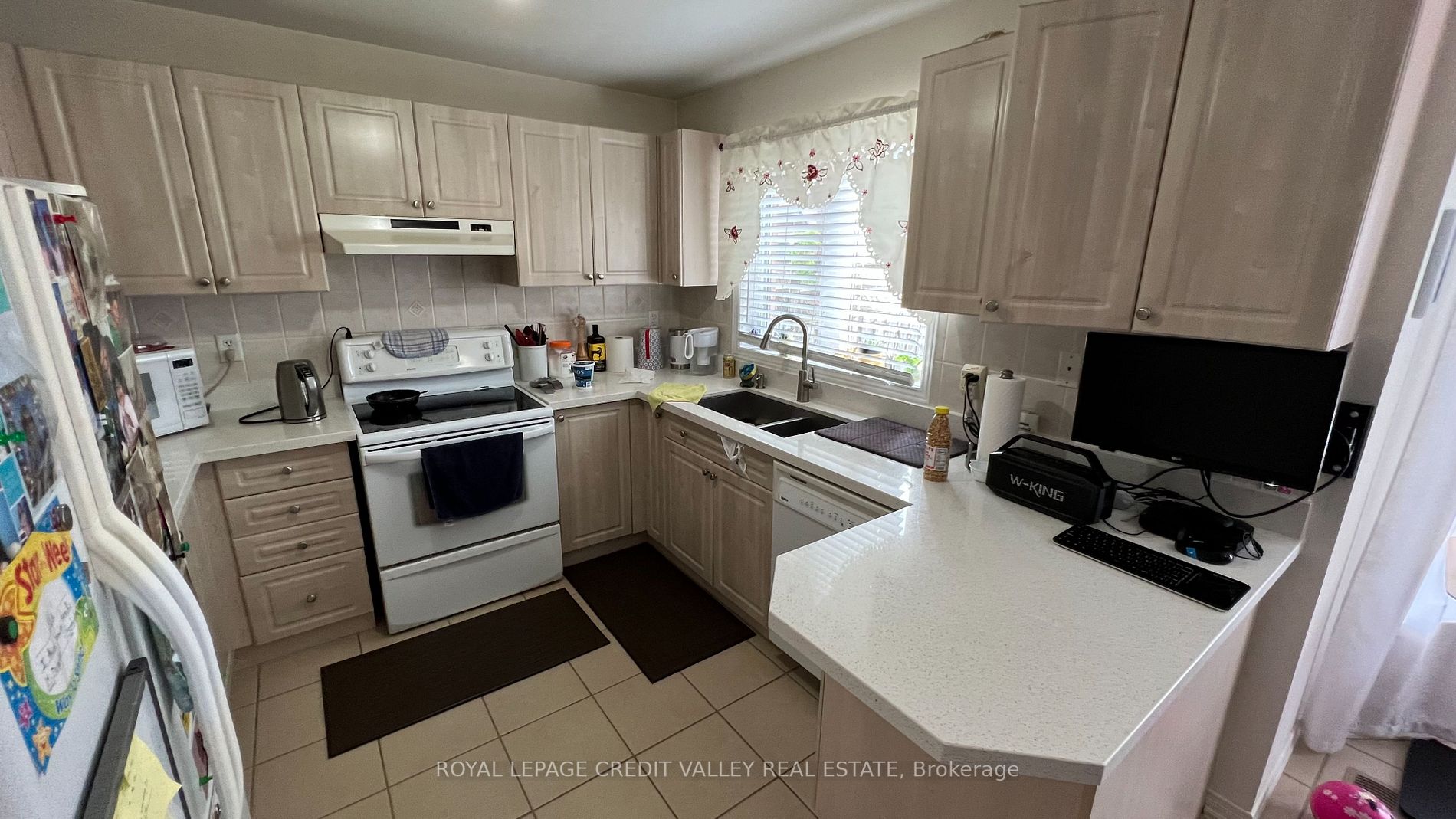 44 Australia Dr