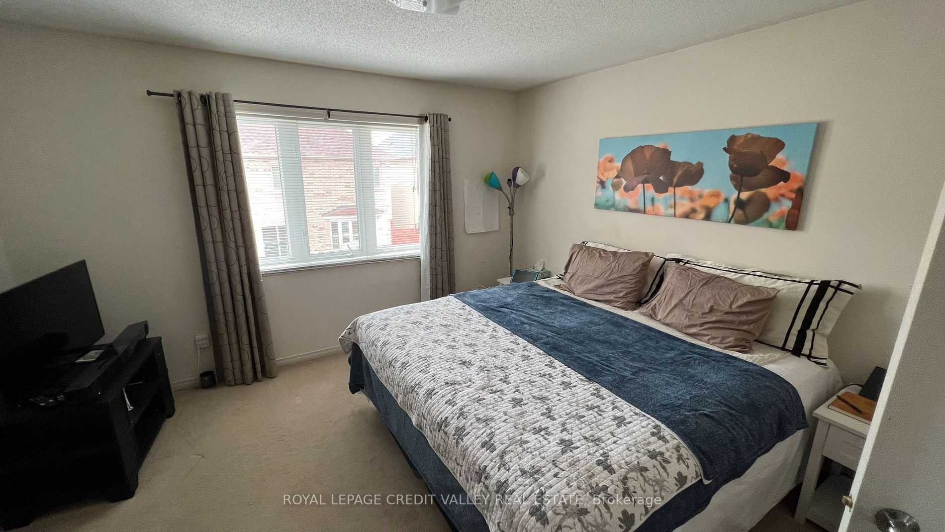 44 Australia Dr