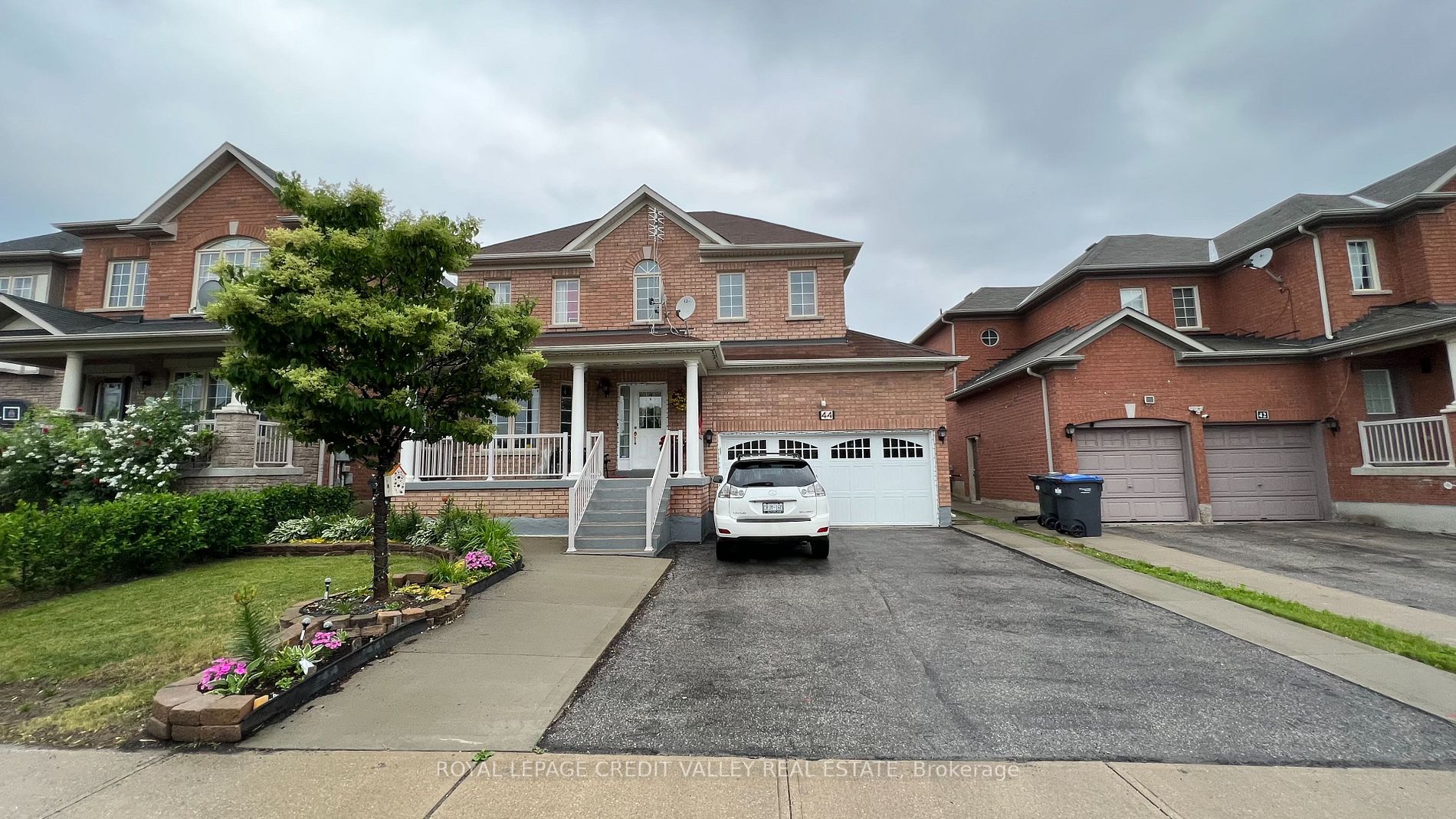 44 Australia Dr