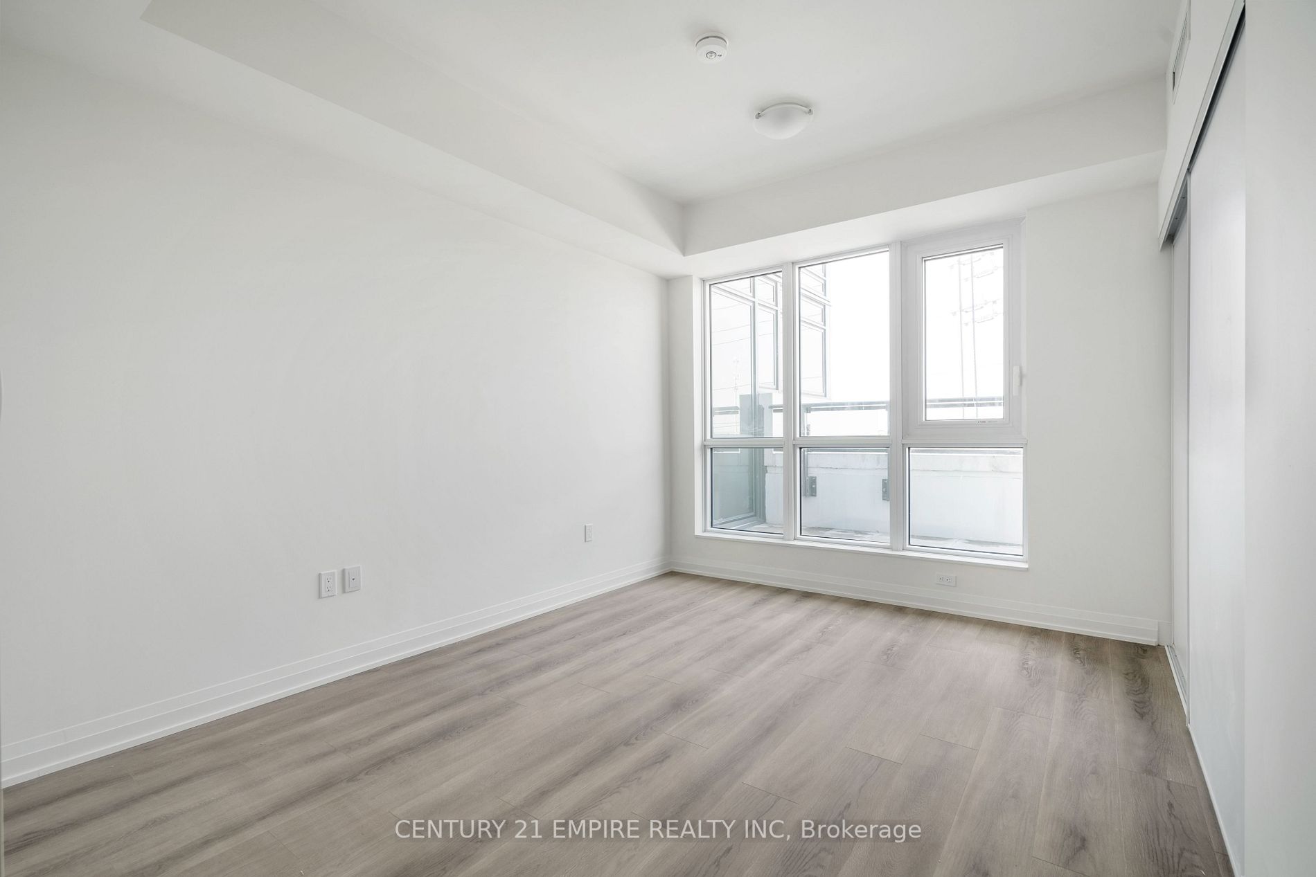 509 Dundas St, #306