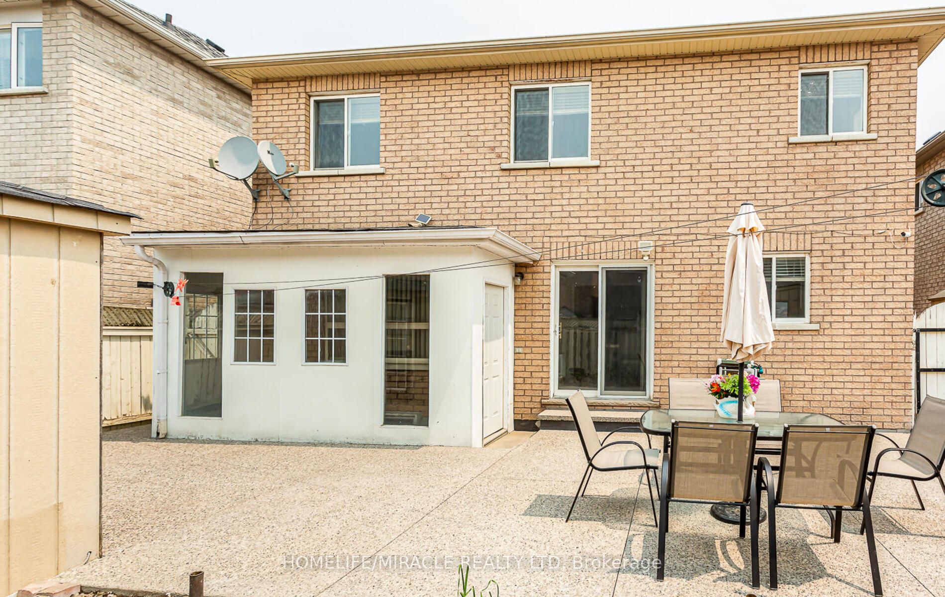 47 River Rock Crescent
