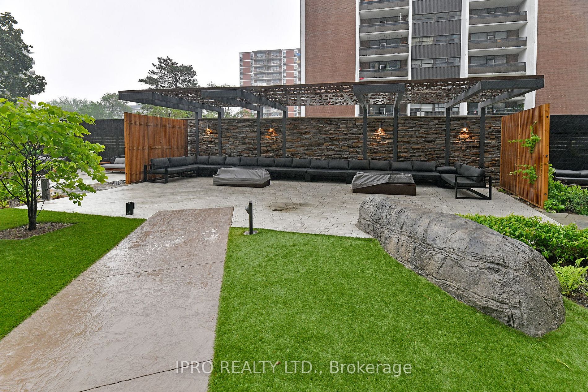 21 Park St E, #710