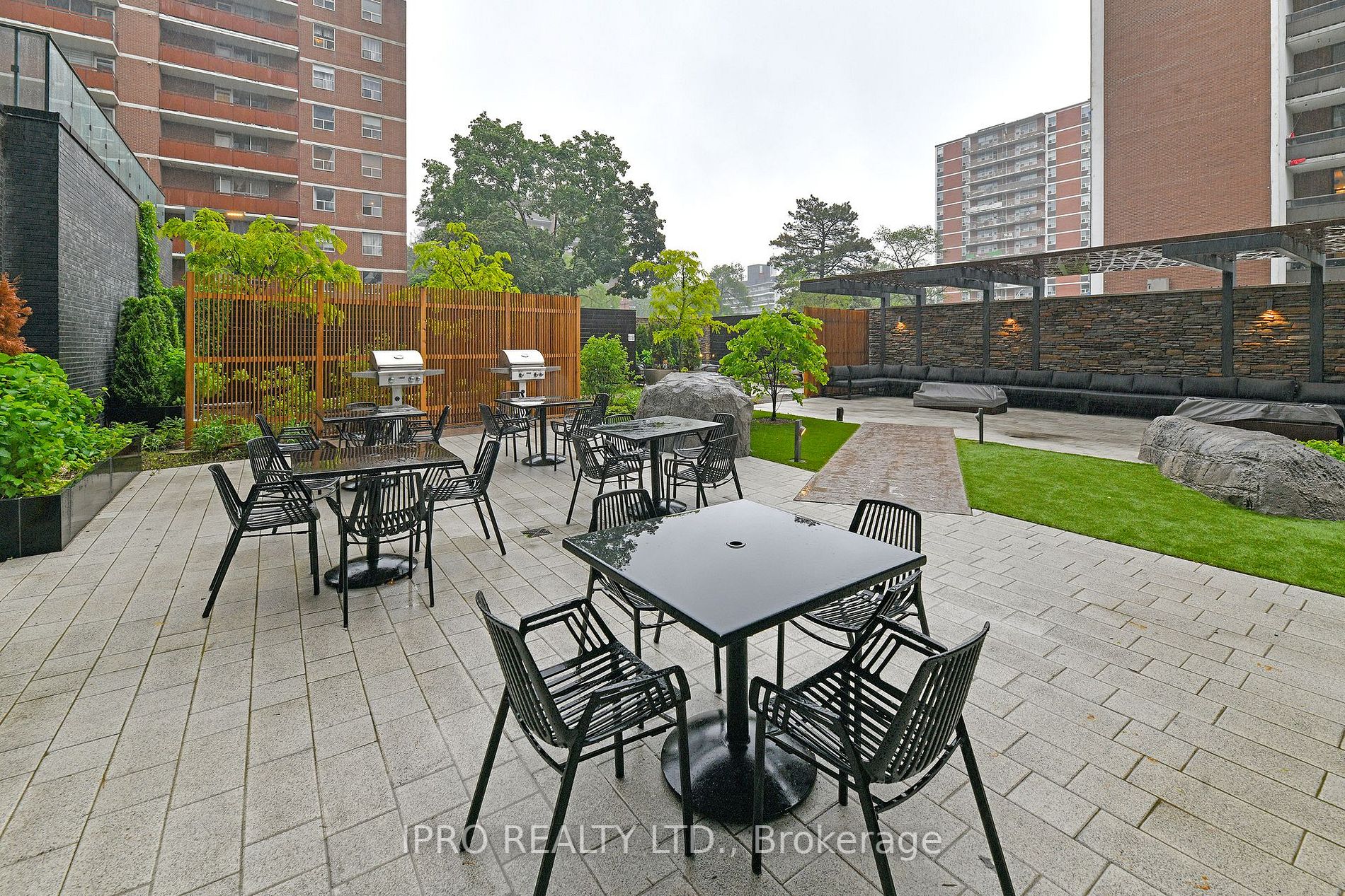 21 Park St E, #710