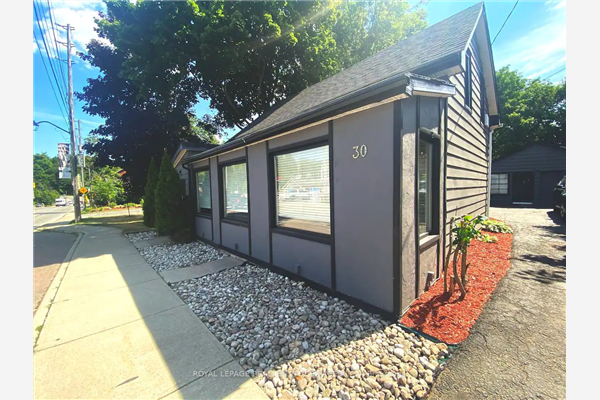 30 Main St N, Milton