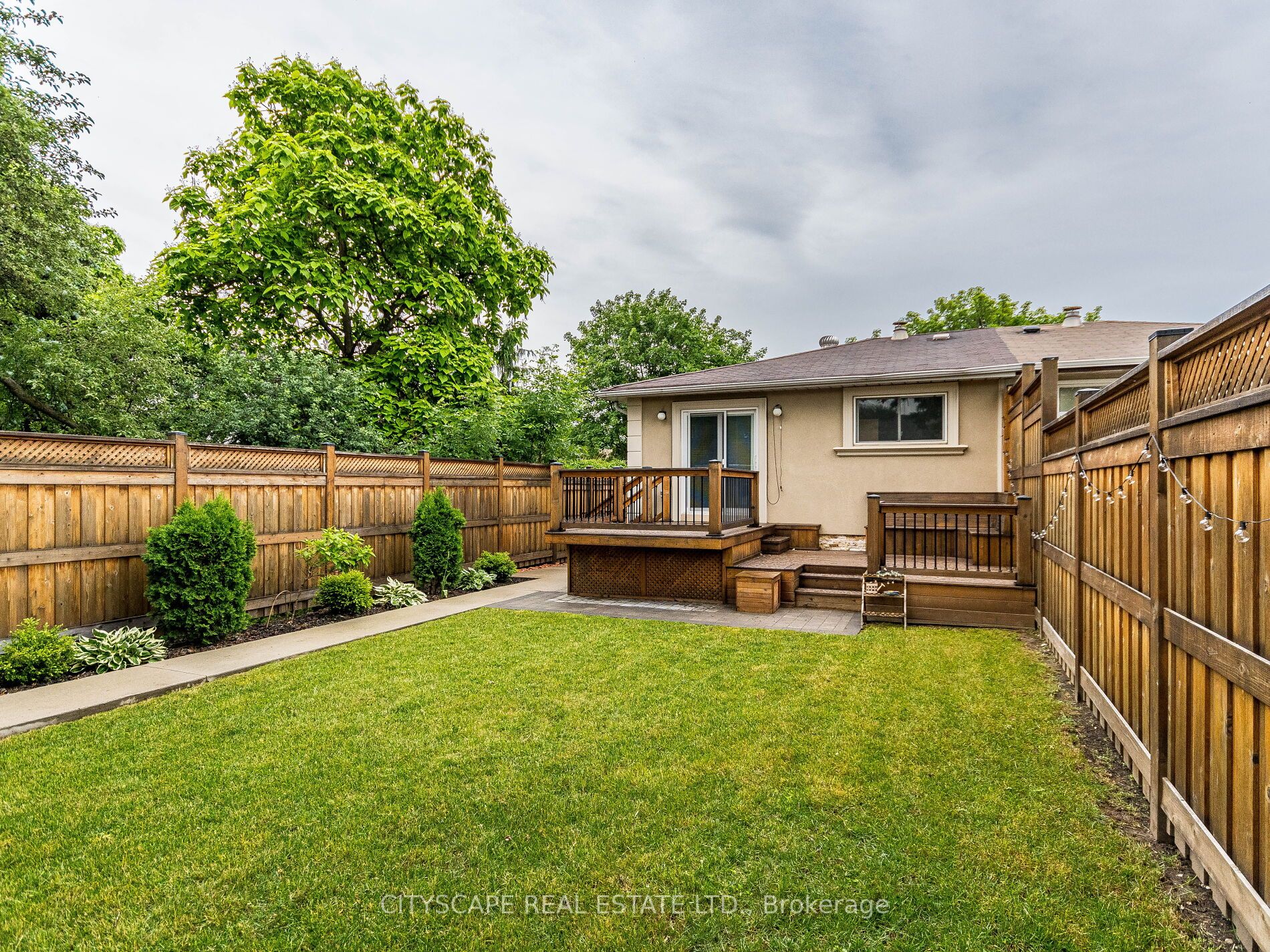 633 Green Meadow Crescent N
