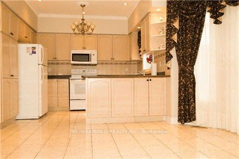 9 Whitewash Way