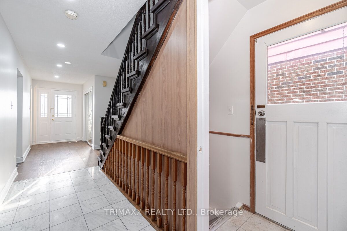 96 Banting Cres
