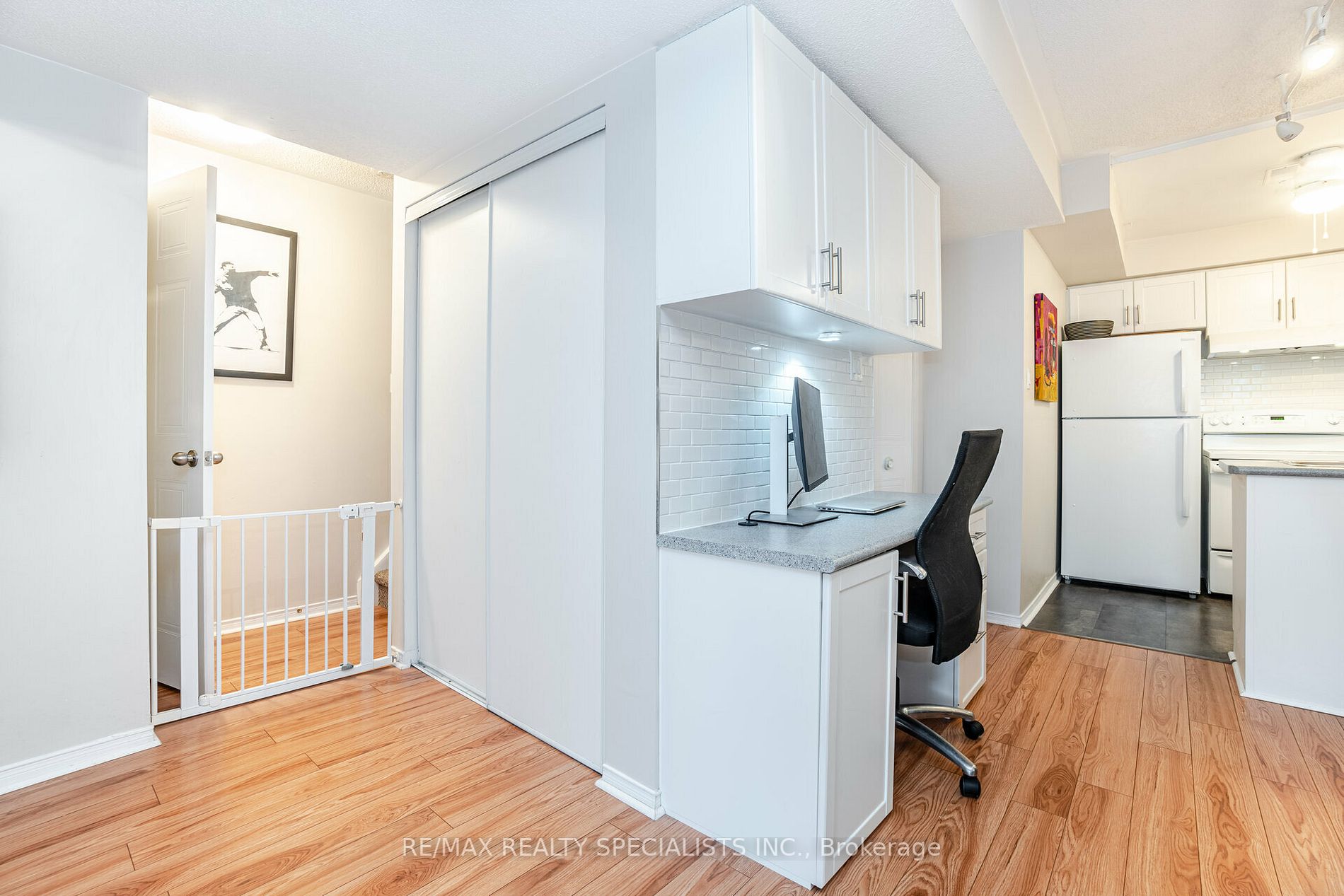 1A Robert Lane, #1