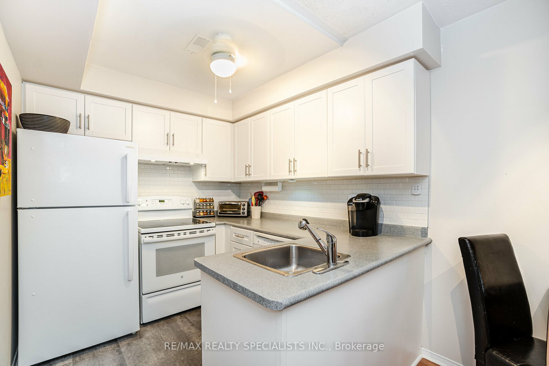 1A Robert Lane, #1