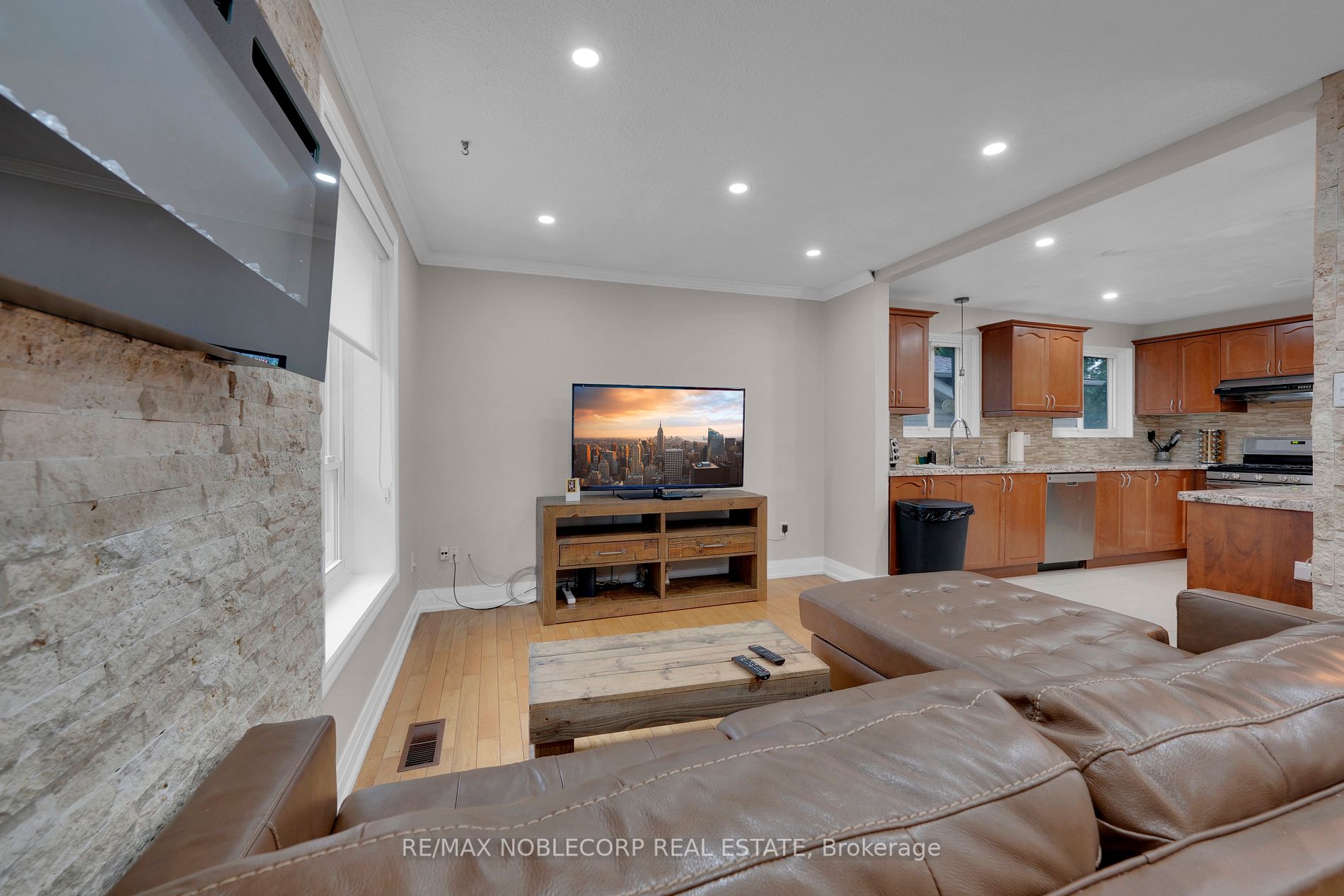 343 Whitehead Cres