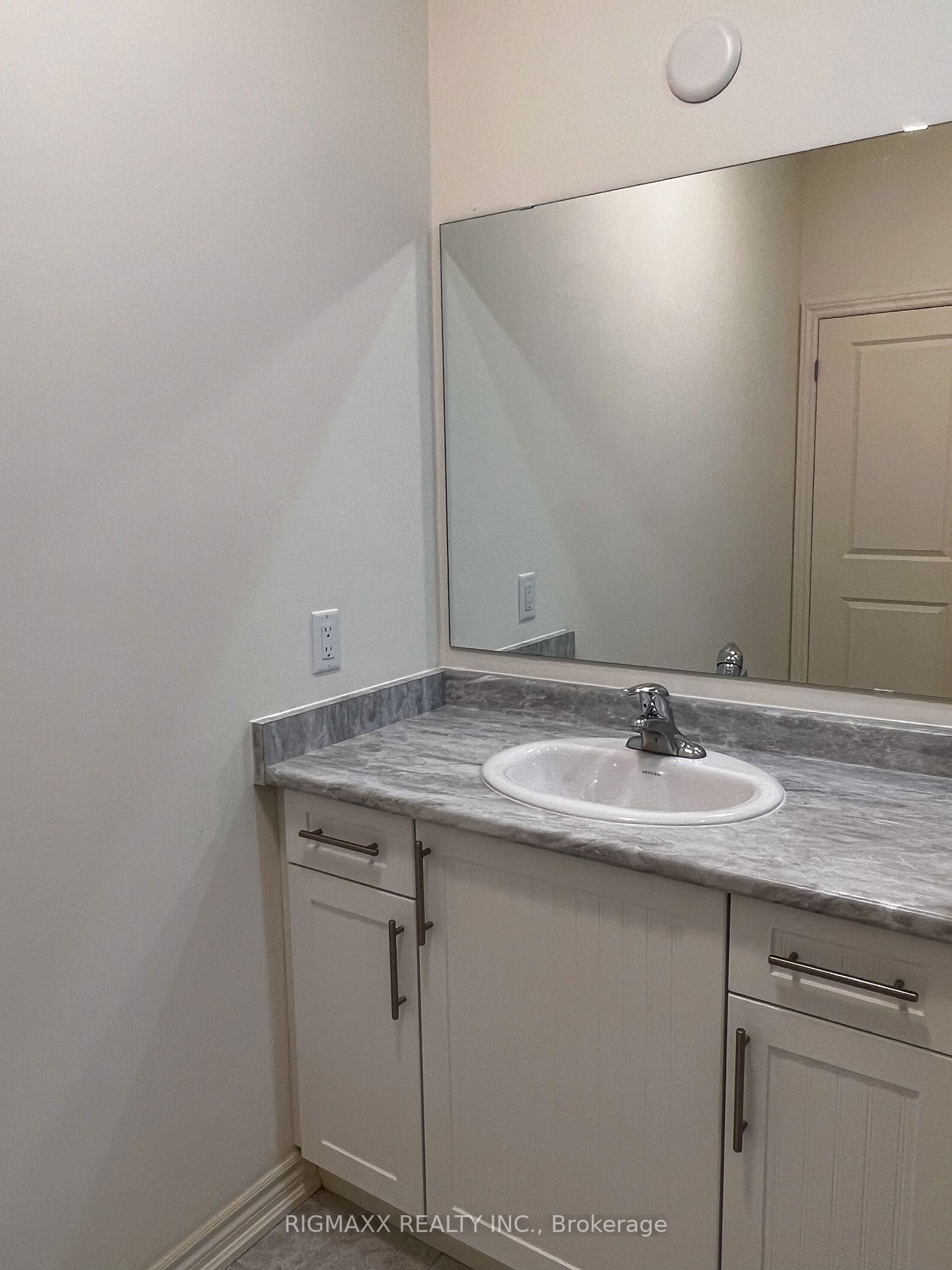 5 Donald Fitch Cres