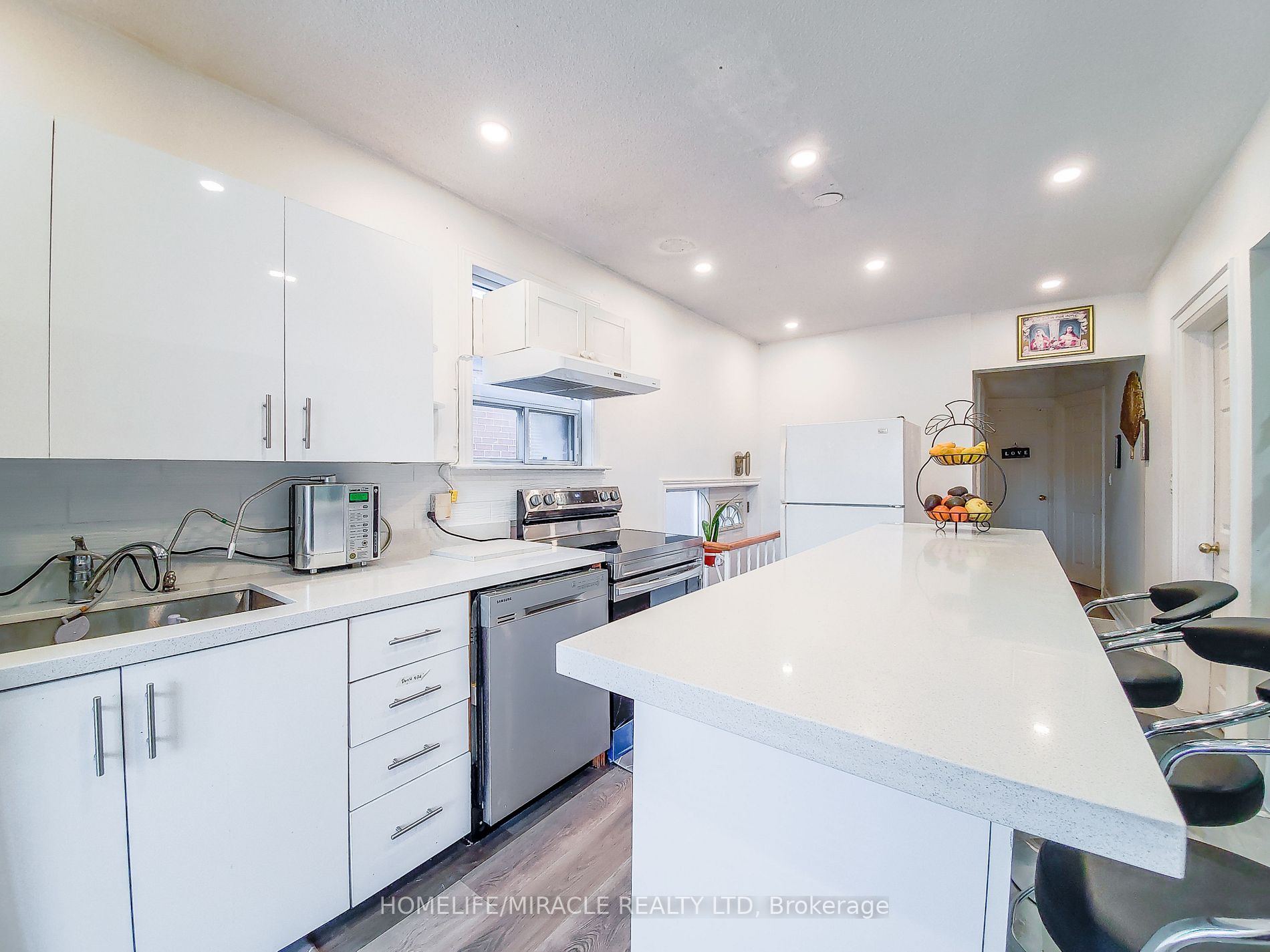 125 Foxwell St