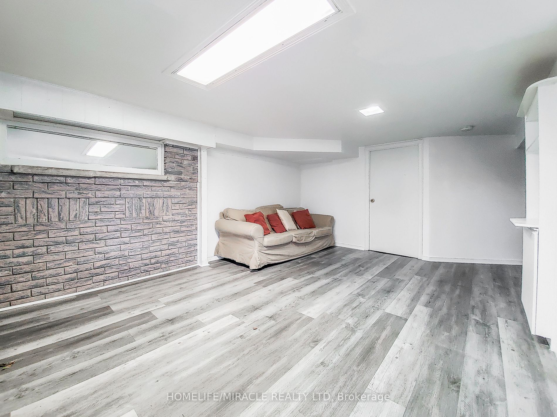 125 Foxwell St