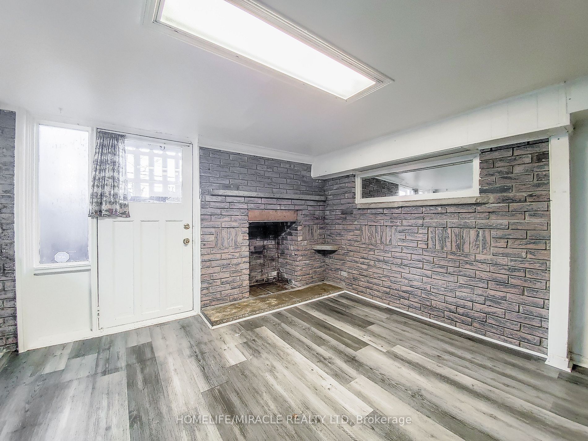 125 Foxwell St