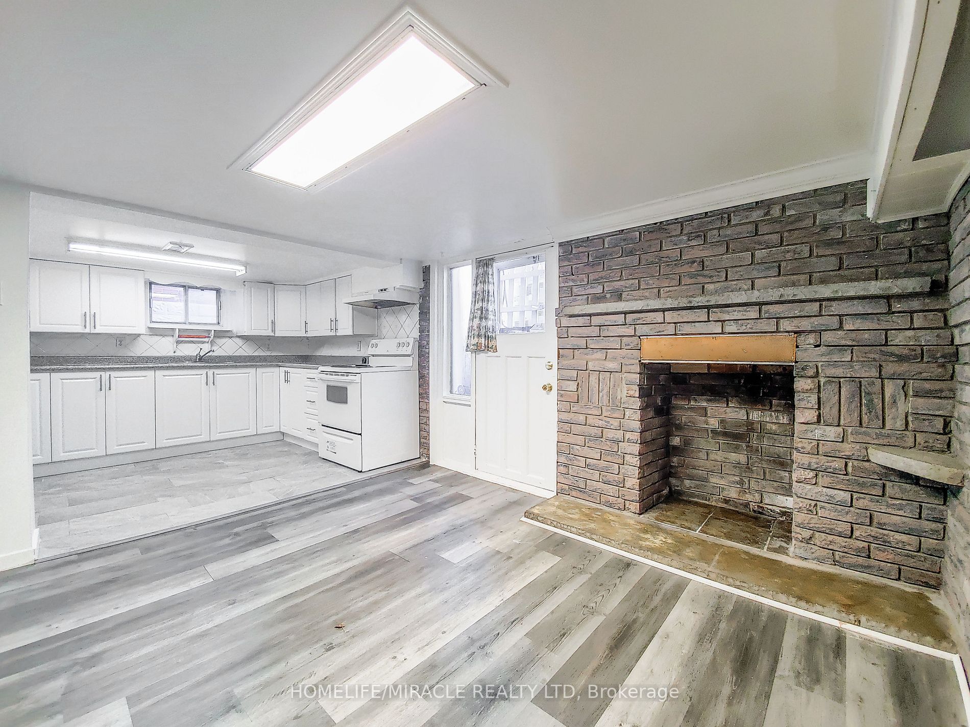 125 Foxwell St