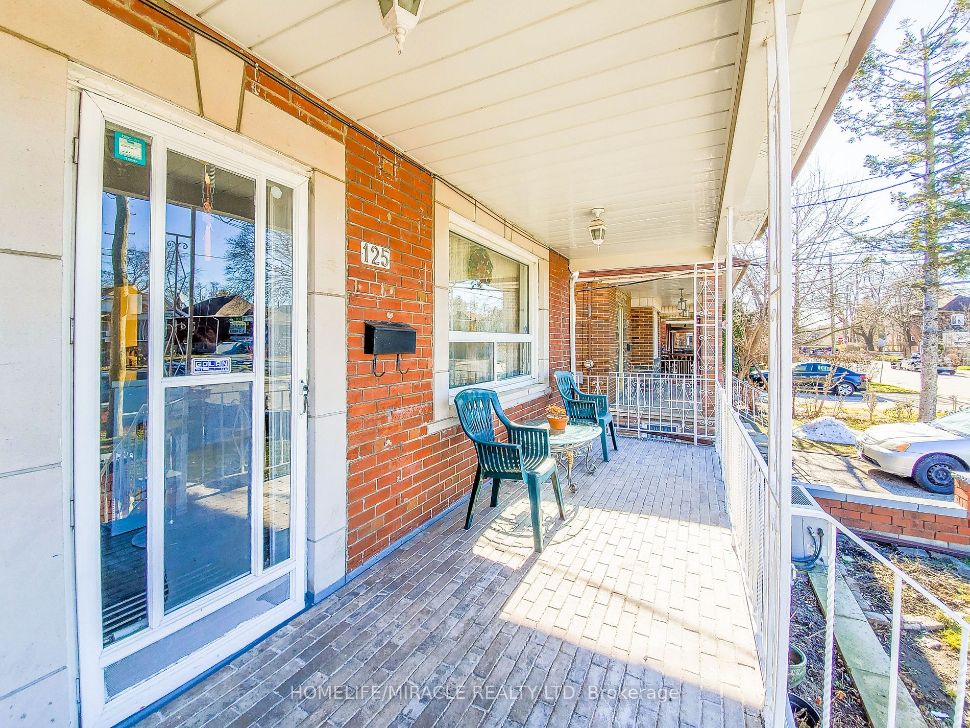 125 Foxwell St
