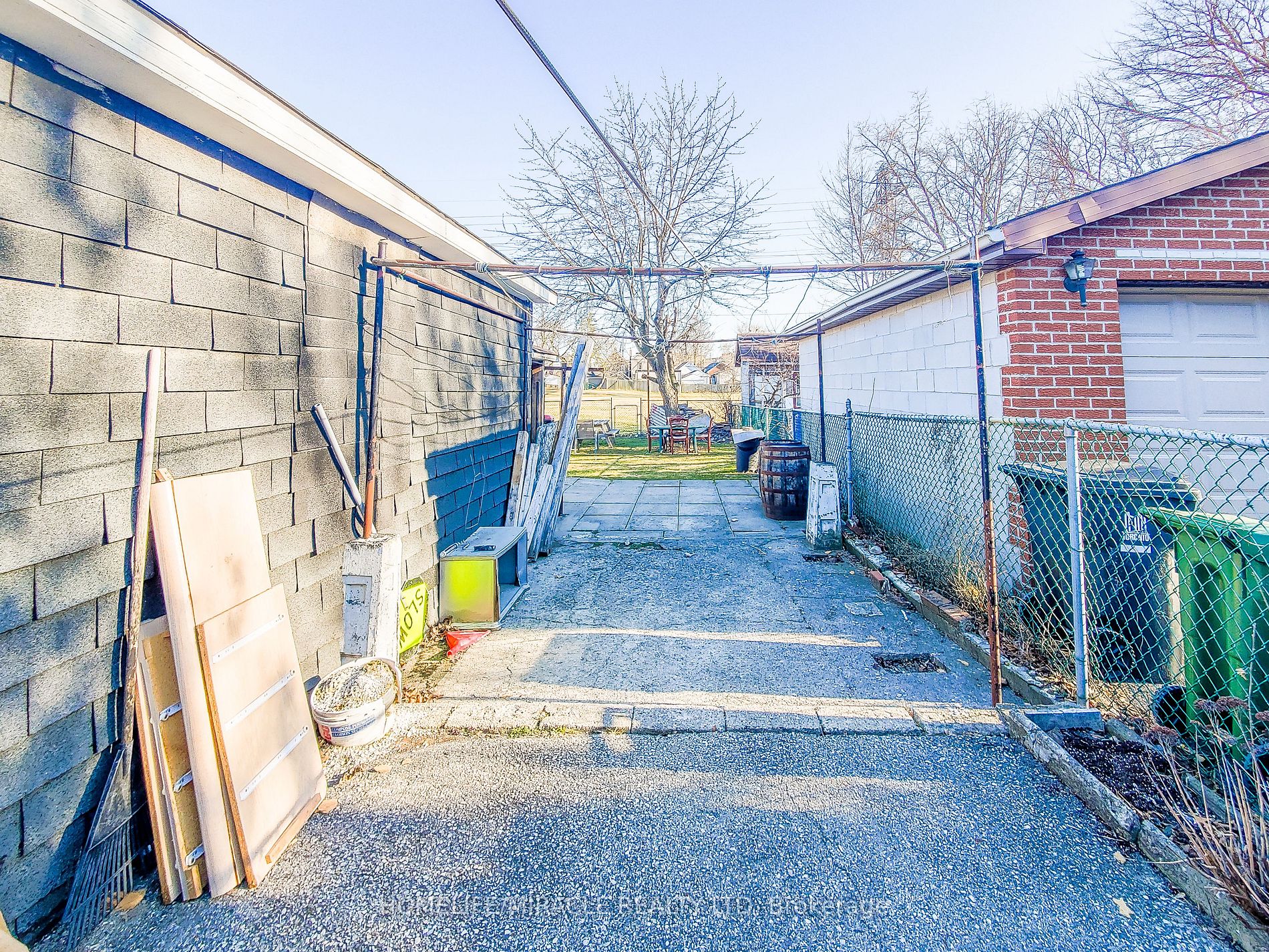 125 Foxwell St