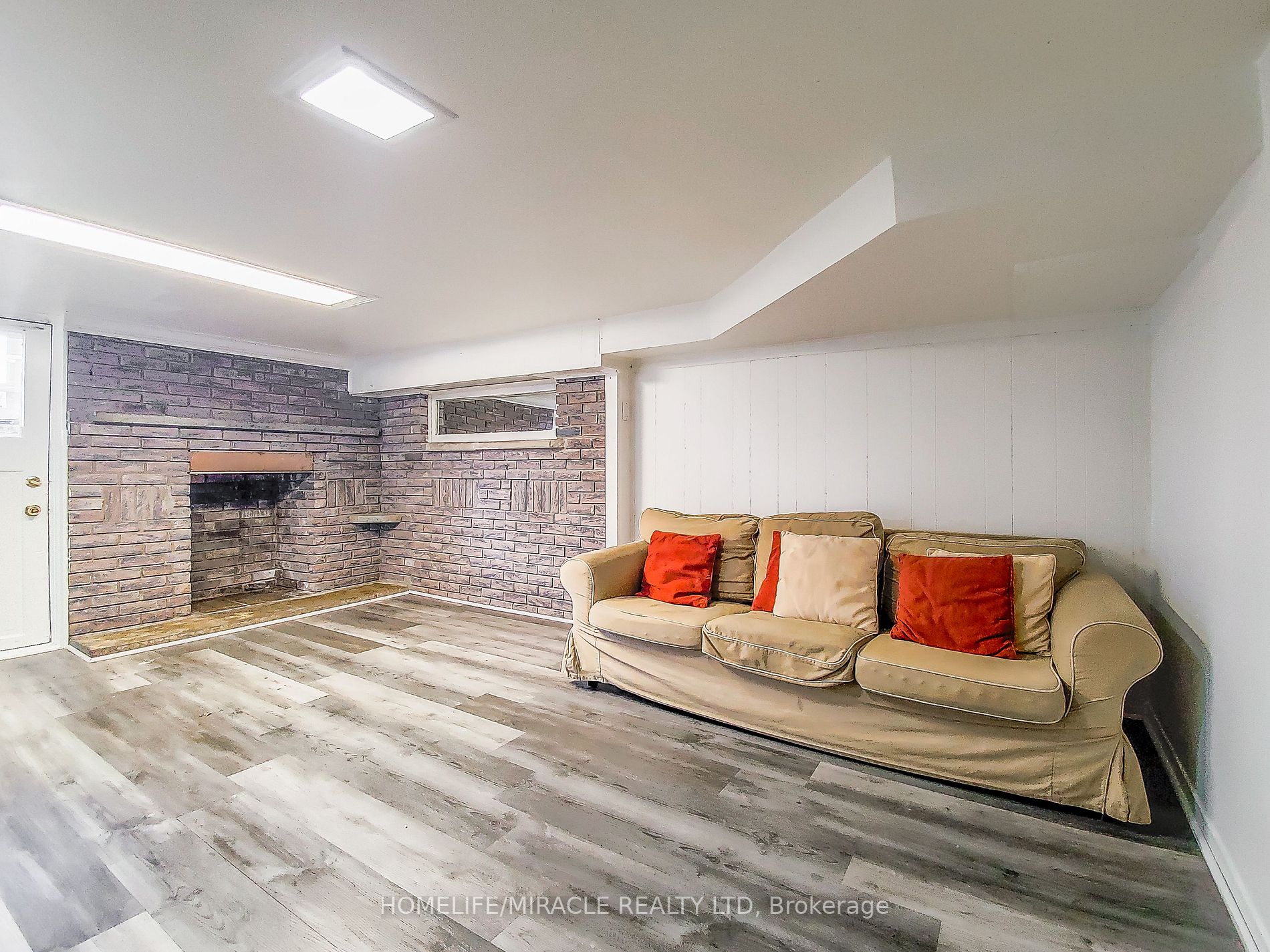125 Foxwell St