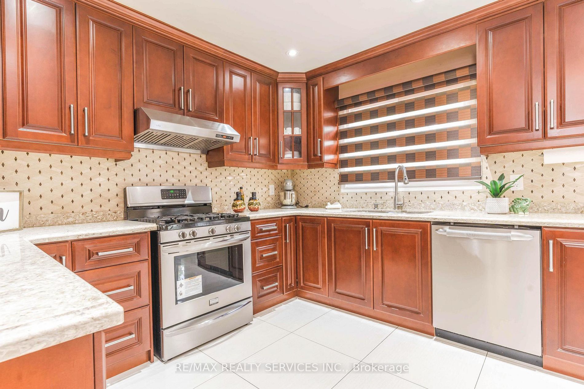 77 Major William Sharpe Dr