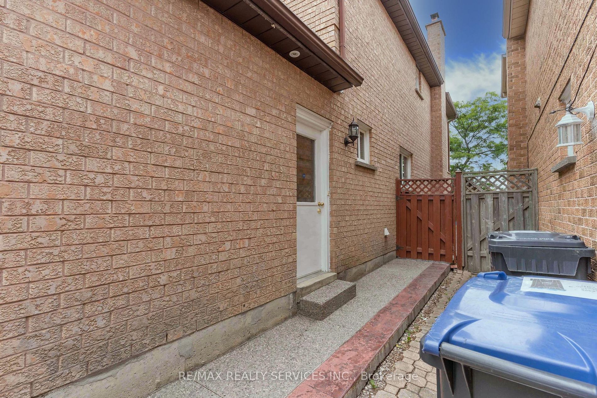 77 Major William Sharpe Dr