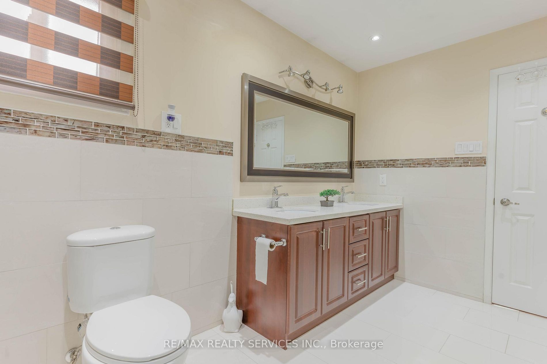 77 Major William Sharpe Dr