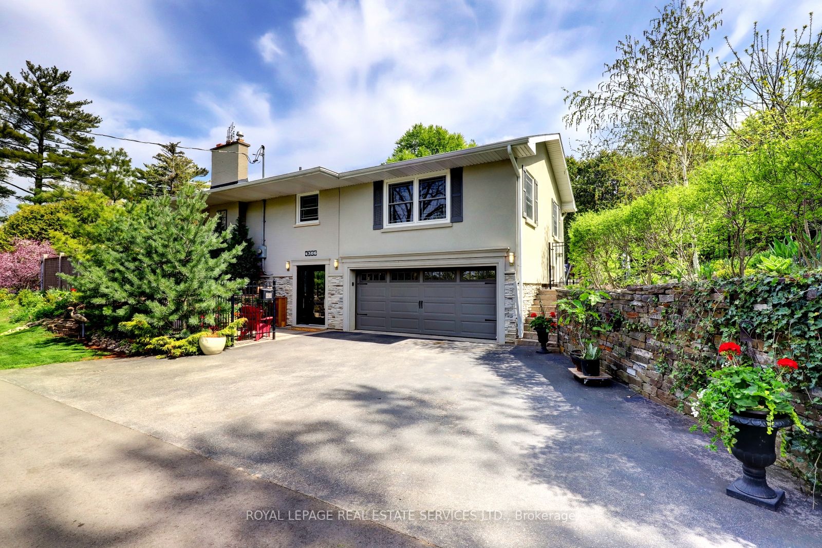 4306 Lakeshore Road