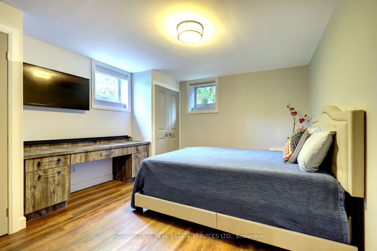 4306 Lakeshore Road