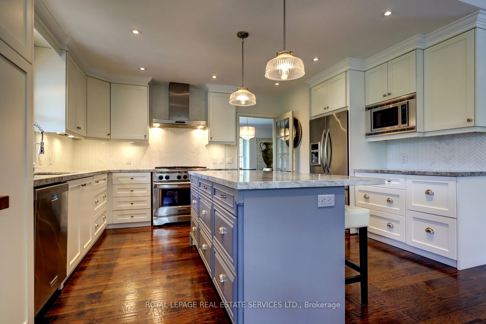 4306 Lakeshore Road