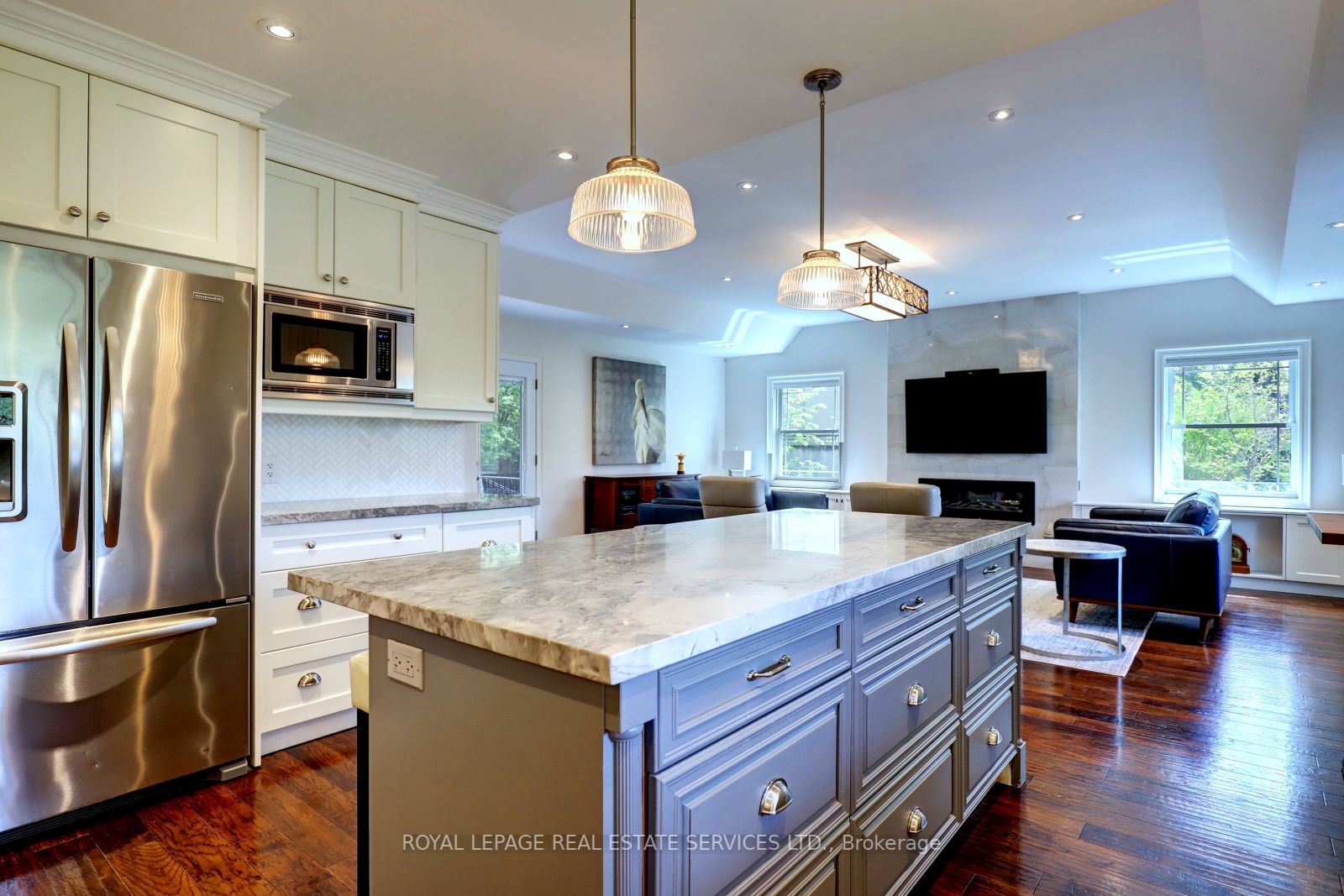 4306 Lakeshore Road