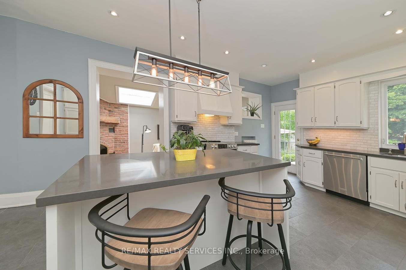 38 Rosedale Ave W