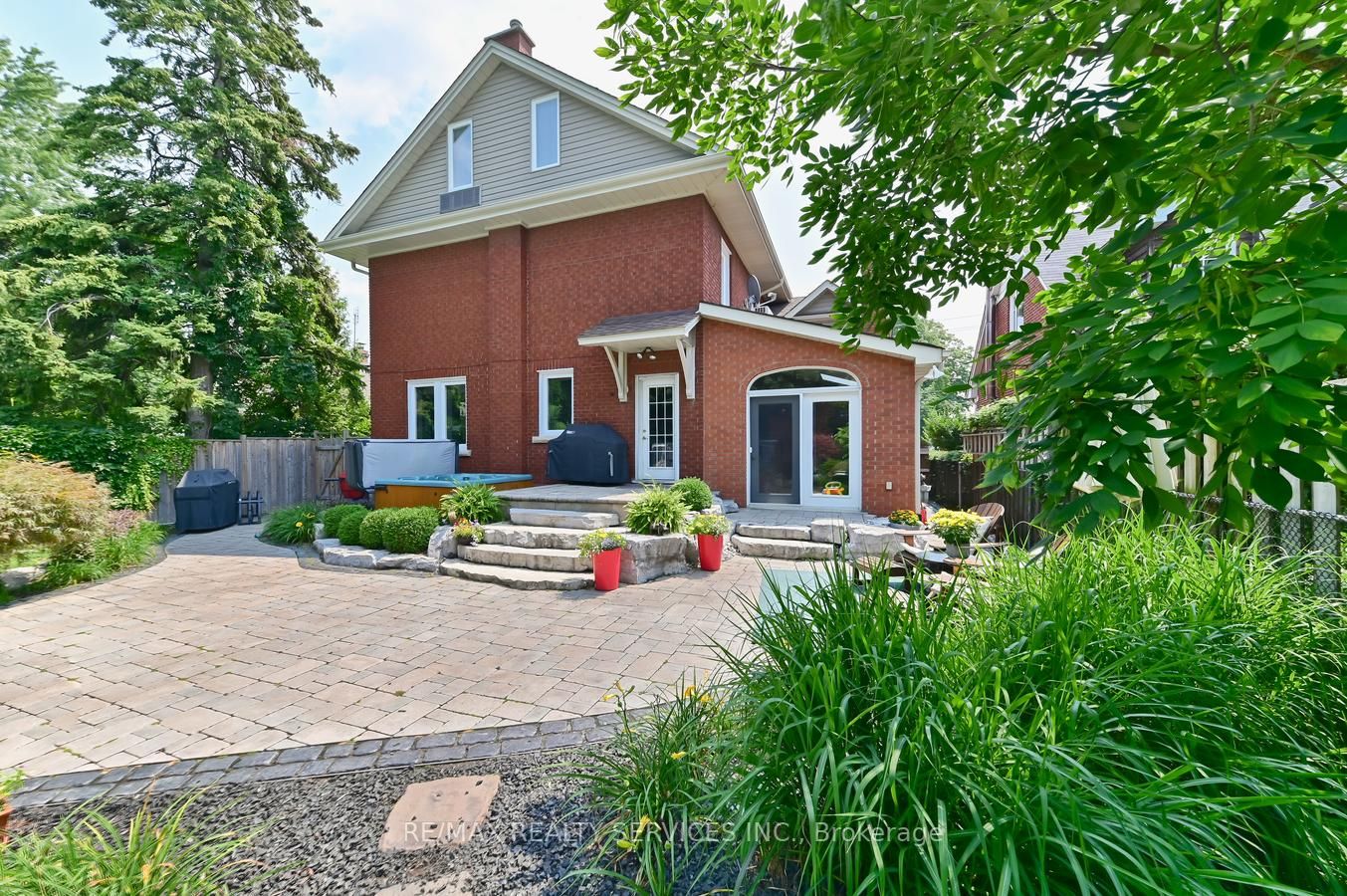 38 Rosedale Ave W