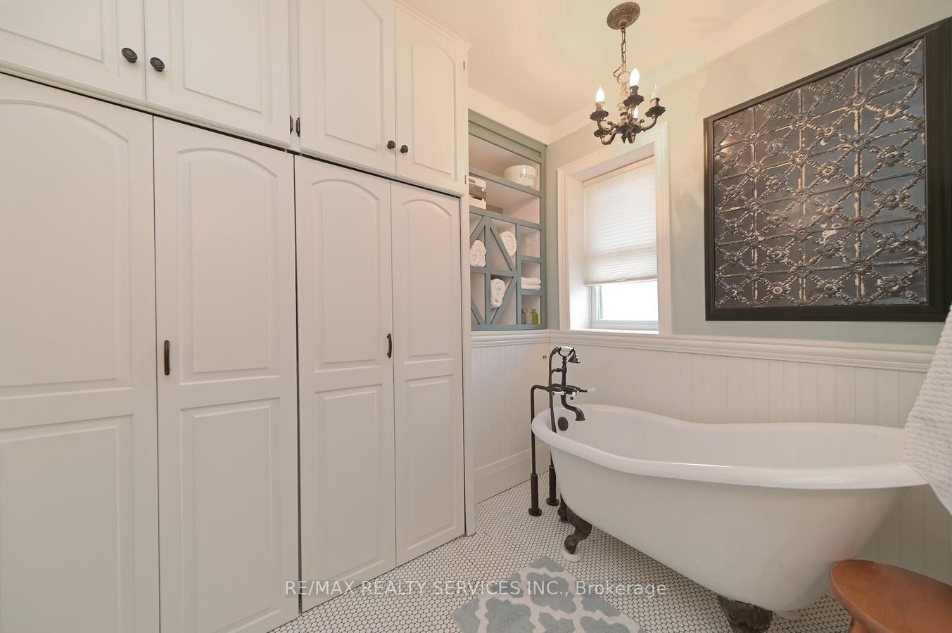 38 Rosedale Ave W