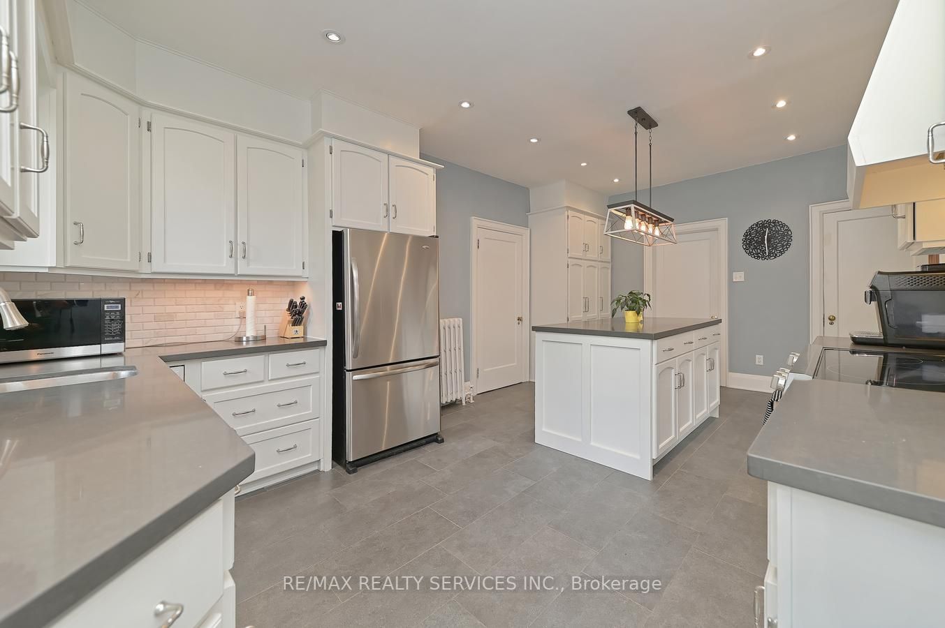 38 Rosedale Ave W