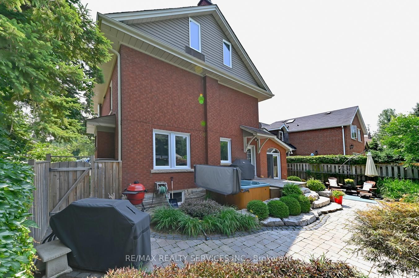 38 Rosedale Ave W