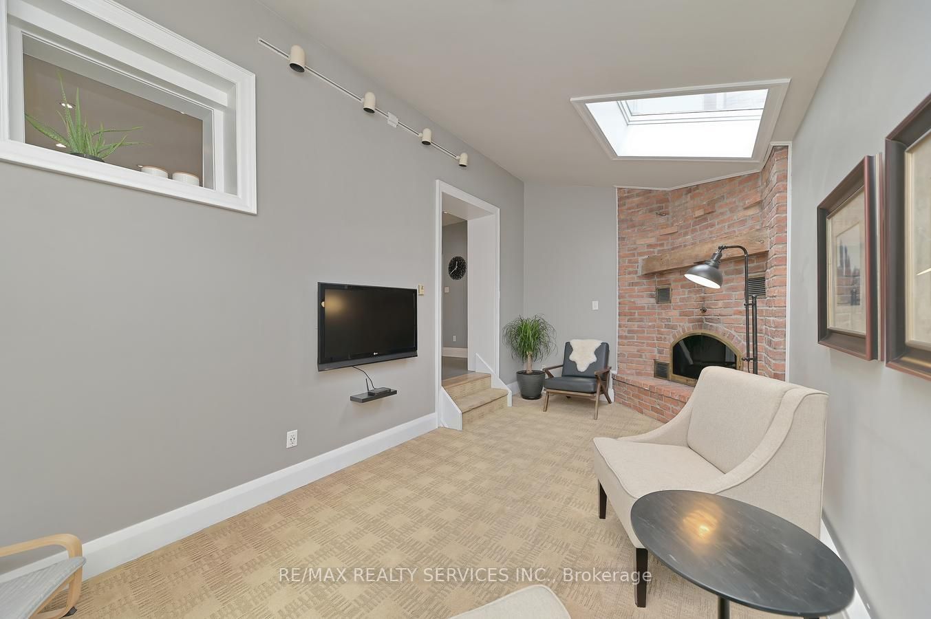 38 Rosedale Ave W