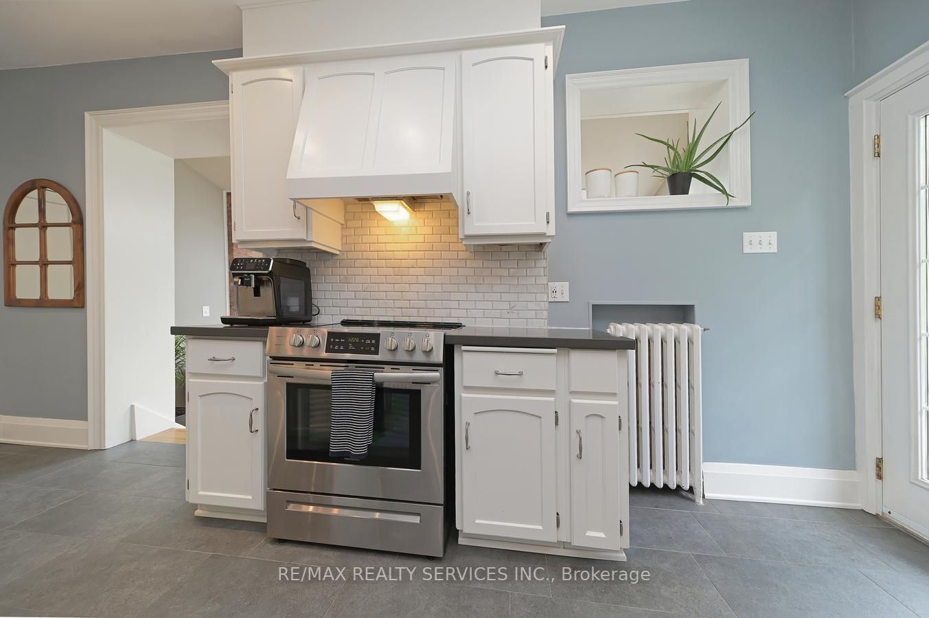 38 Rosedale Ave W