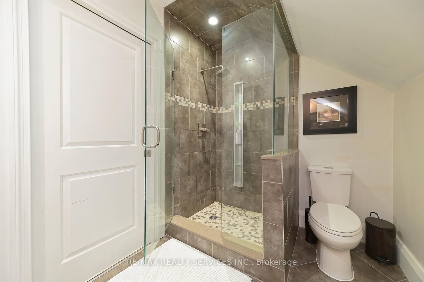 38 Rosedale Ave W