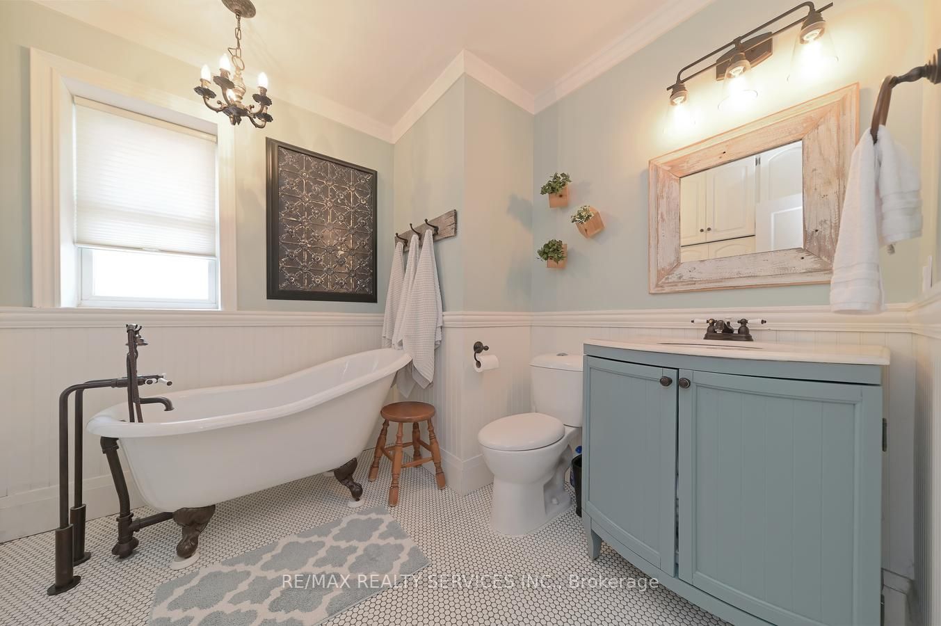 38 Rosedale Ave W