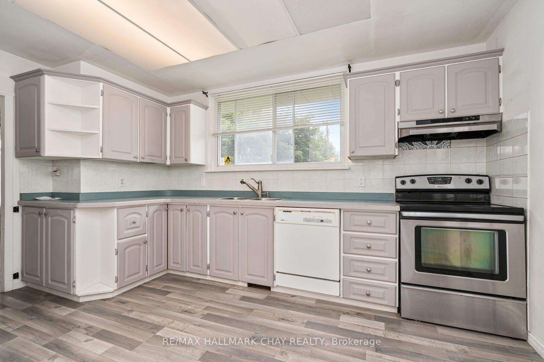 76 Raylawn Cres