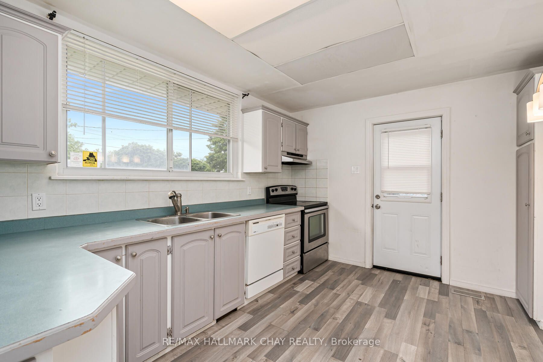 76 Raylawn Cres