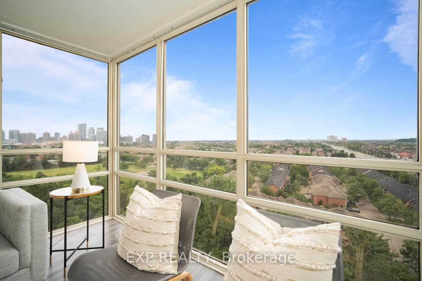 50 Eglinton Ave W, #1110