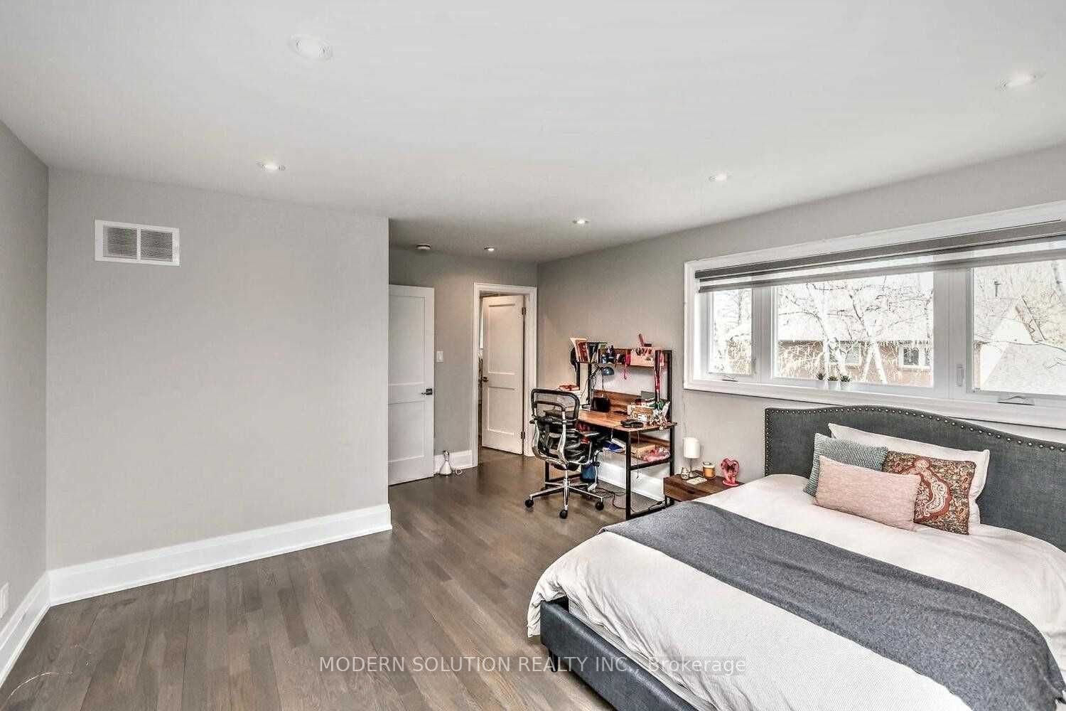 2068 Mississauga Road