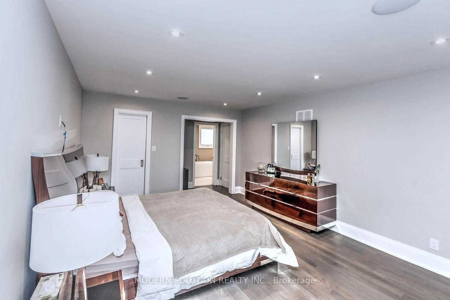 2068 Mississauga Road