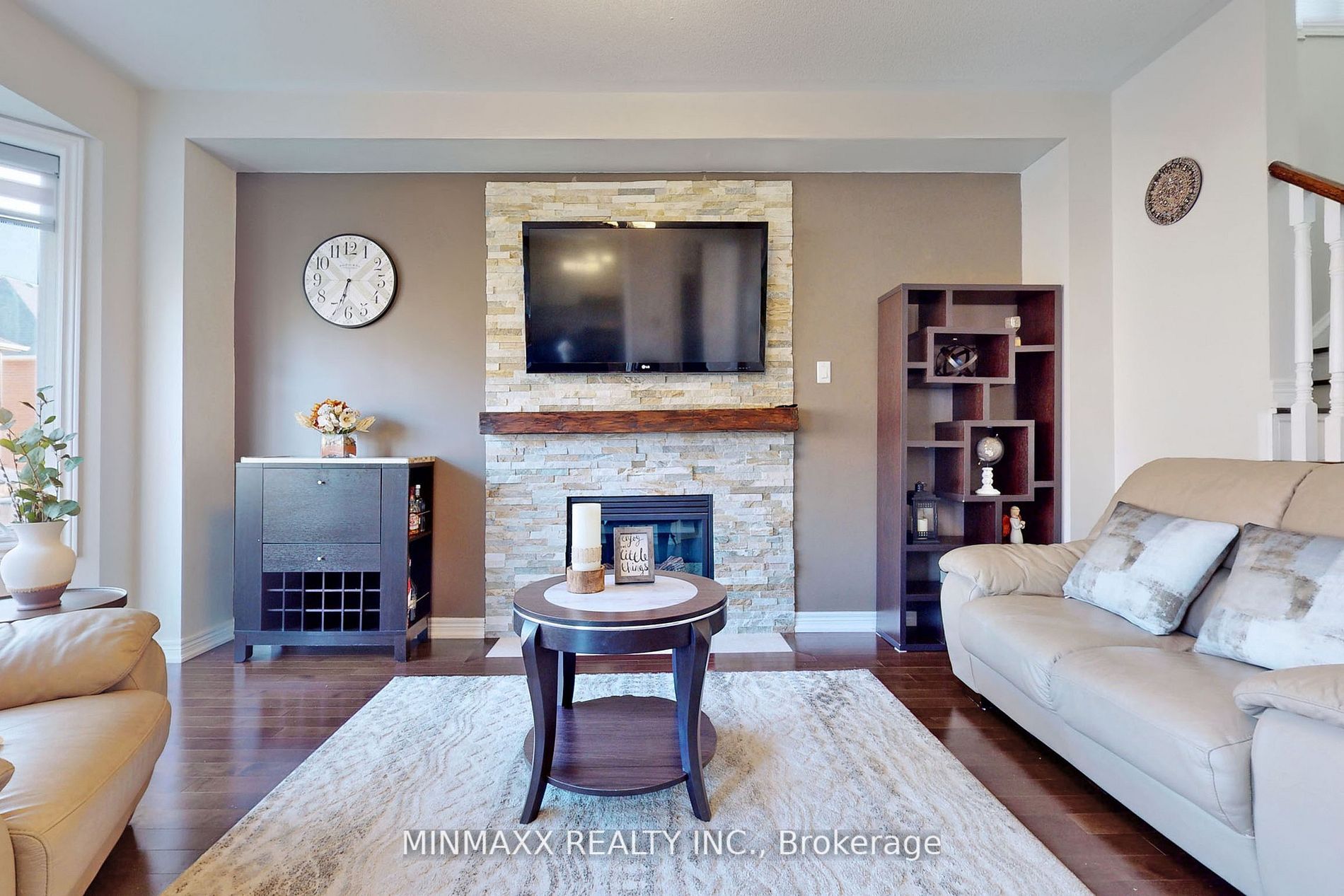 6 Jolana Cres