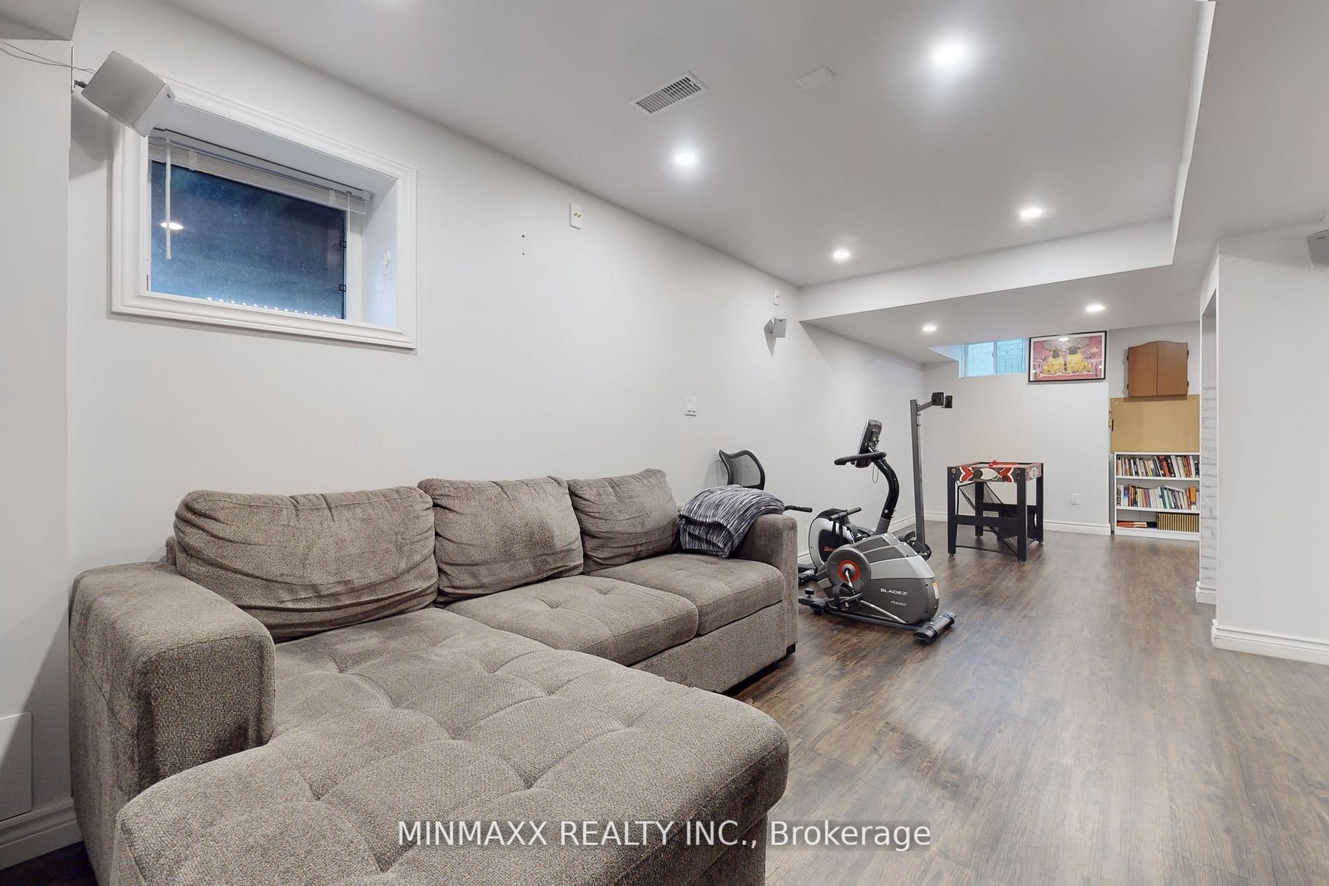 6 Jolana Cres
