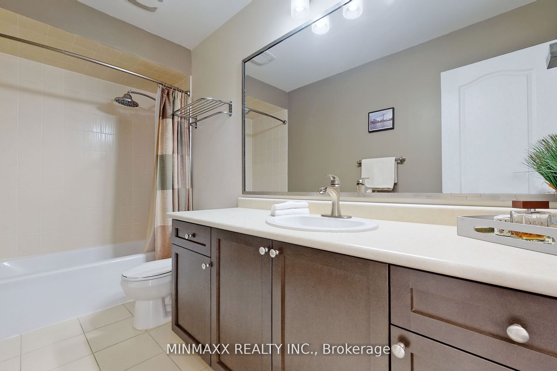 6 Jolana Cres
