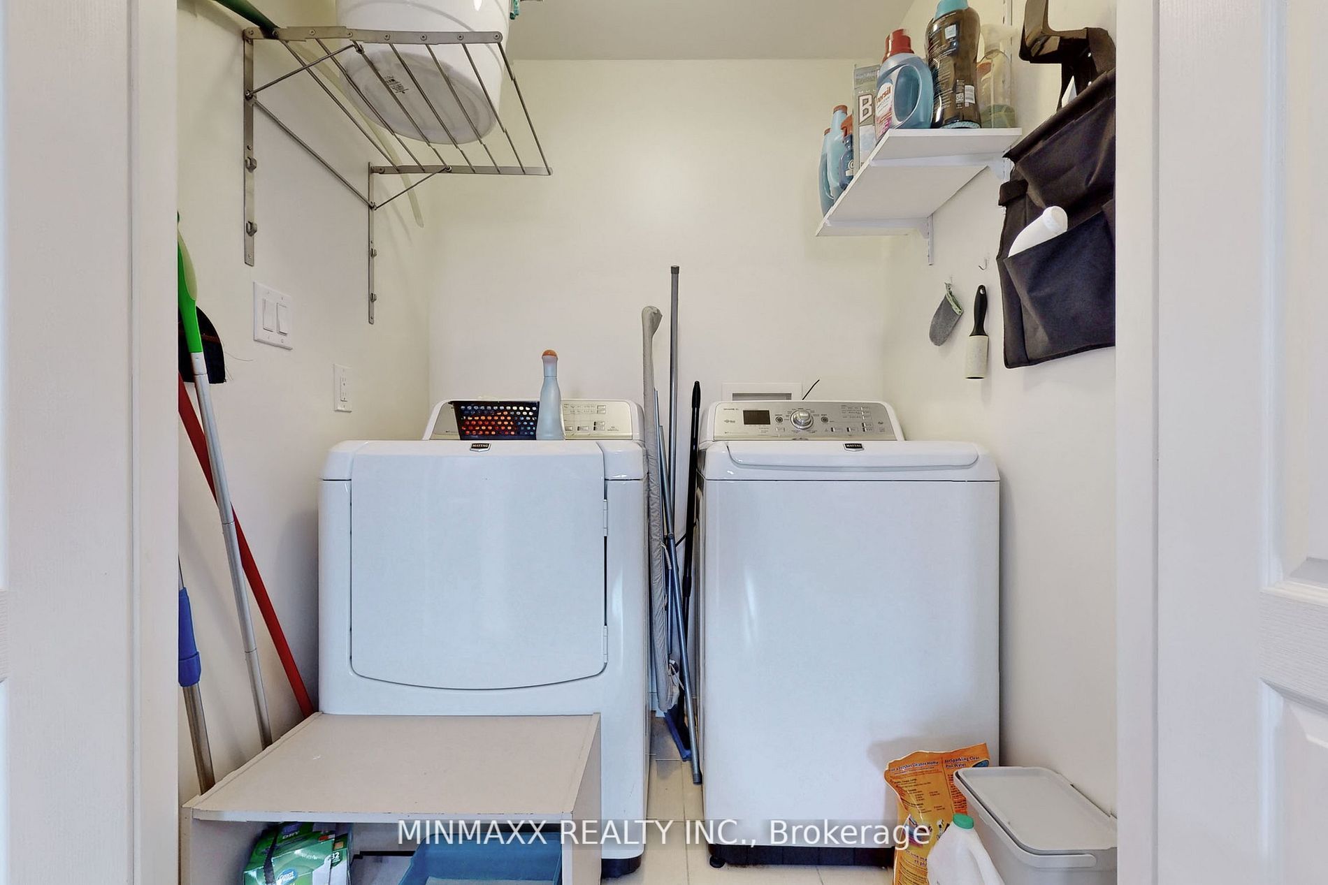 6 Jolana Cres