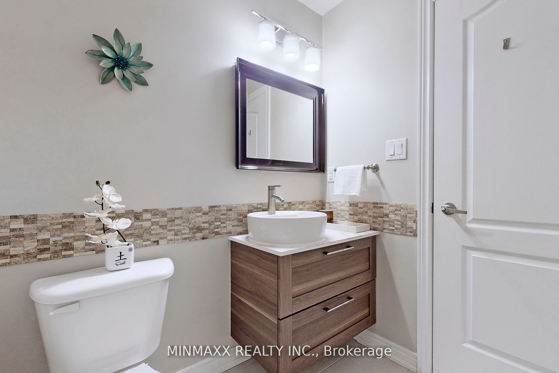 6 Jolana Cres